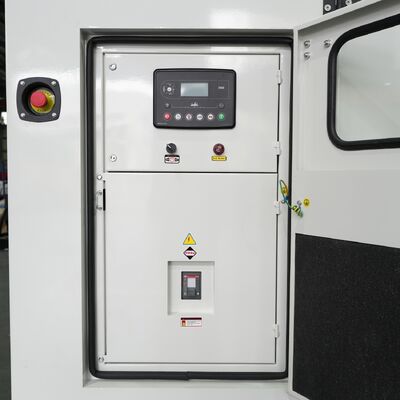 550kW 688KVA Super Diesel generatore silenzioso raffreddato con acqua 50/60HZ Generatori portatili mono/trifase DCEC Cummin